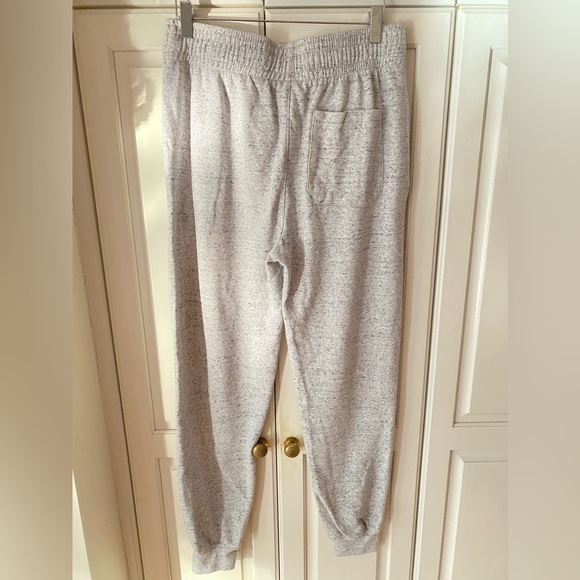 NBA sweatpants light gray.men's M.elastic waist band & hem.drawstrings.3 Pockets - Picture 7 of 8